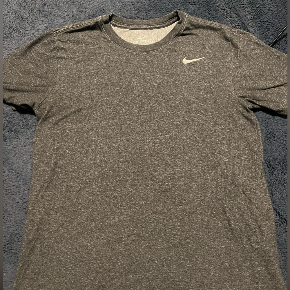 Men’s Nike Small T-shirt Dark‎ Grey, good condition